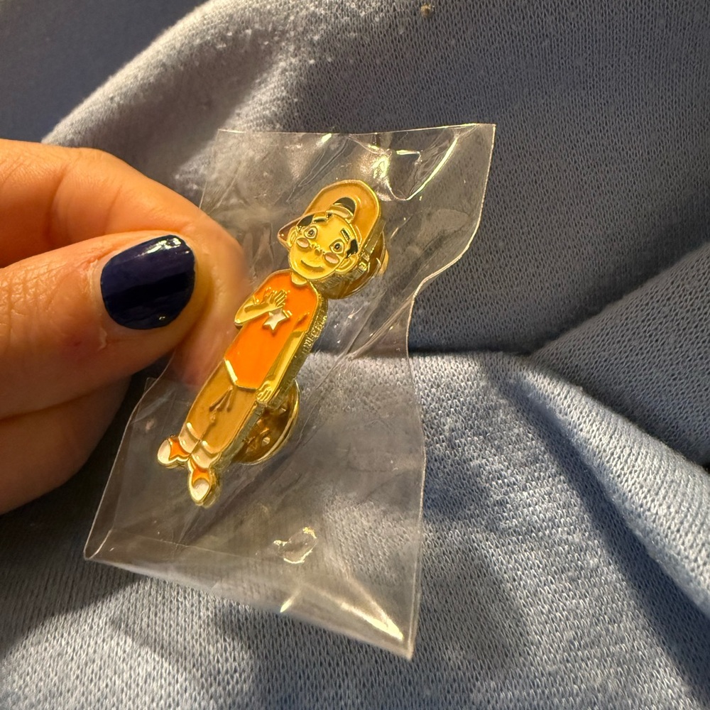 VIPKID Mike Character Pin - Picture 2 of 3